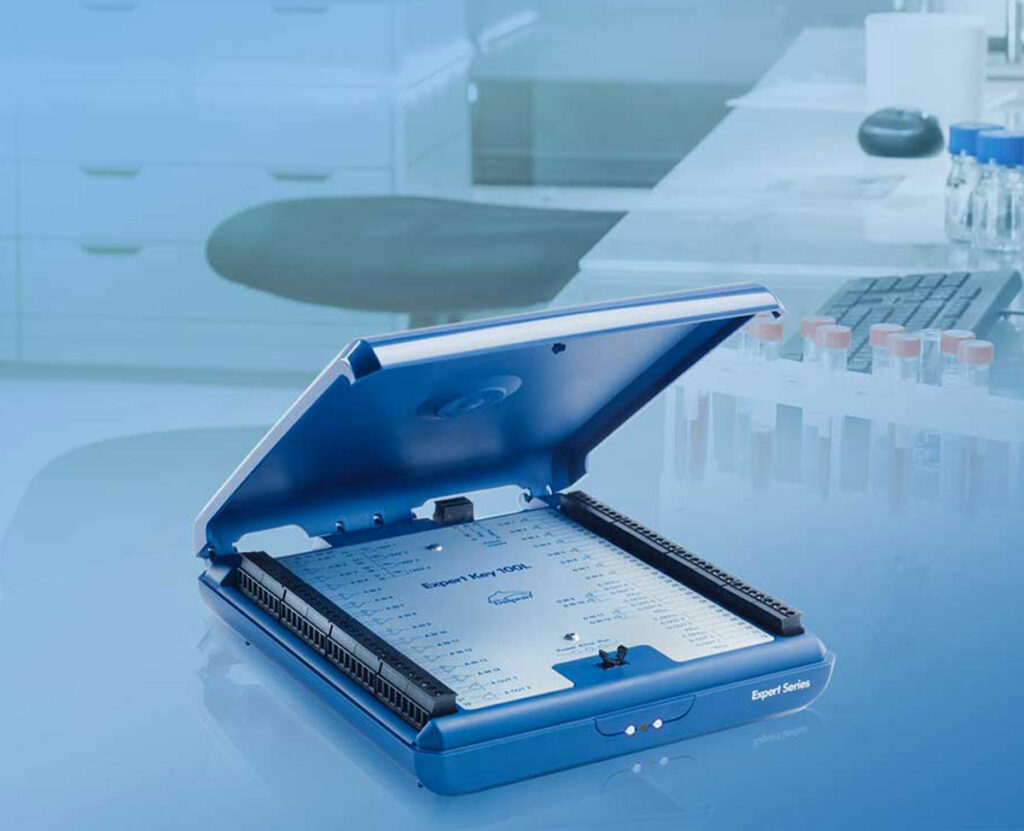 Robust measuring cases with precision measuring technology for mobile measuring tasks