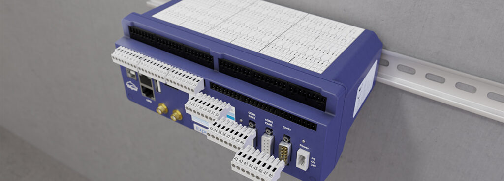 Intelligent data recorder for synchronous recording of transient and periodic events.